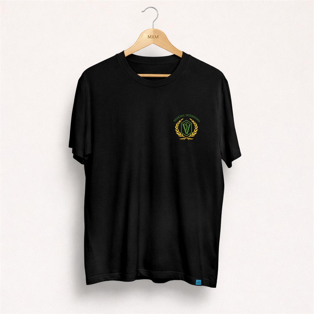 Camiseta Medicina Veterinária com bordado no peito — Preta